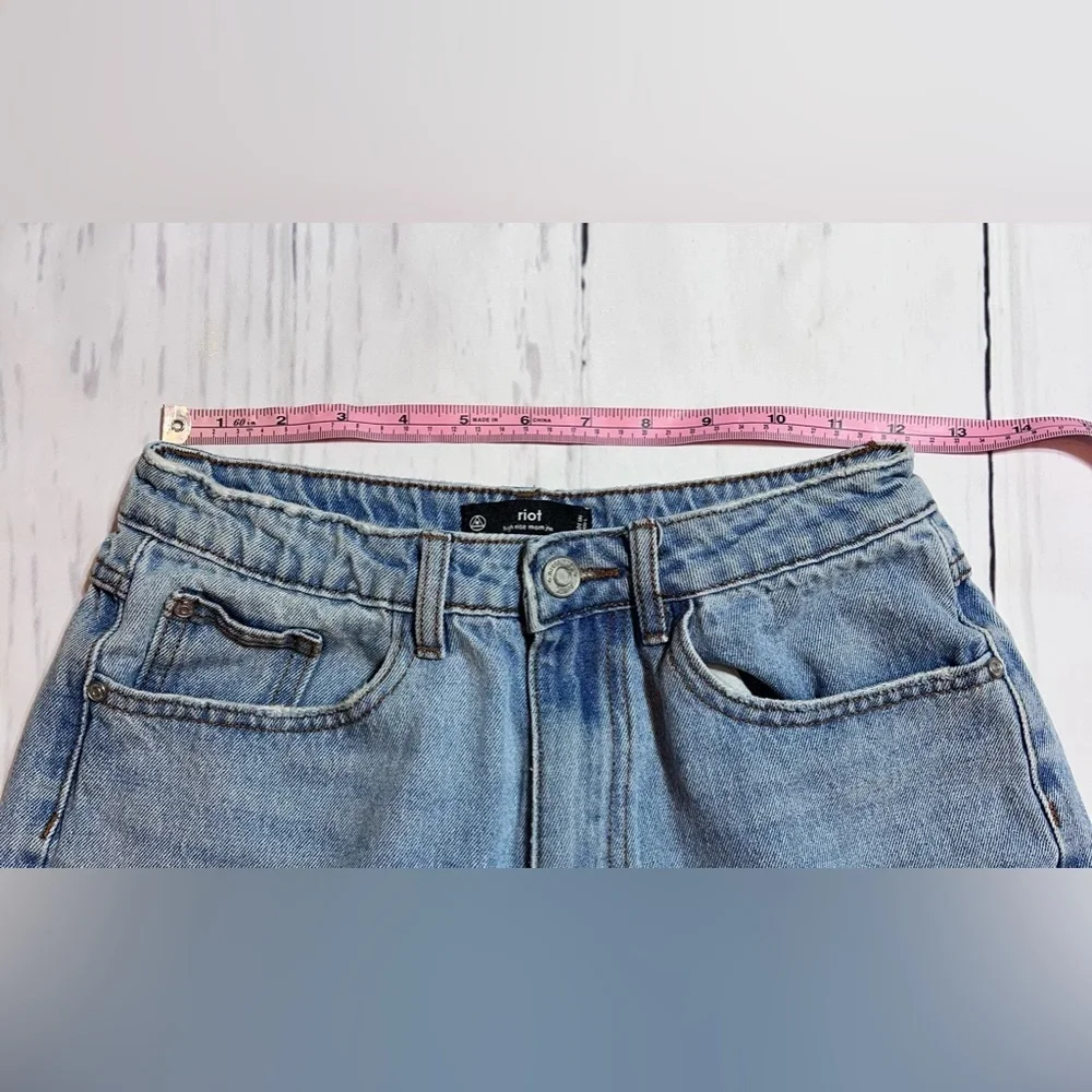2/$20 Misguided Riot High Waist Mom Jeans - Picture 4 of 6